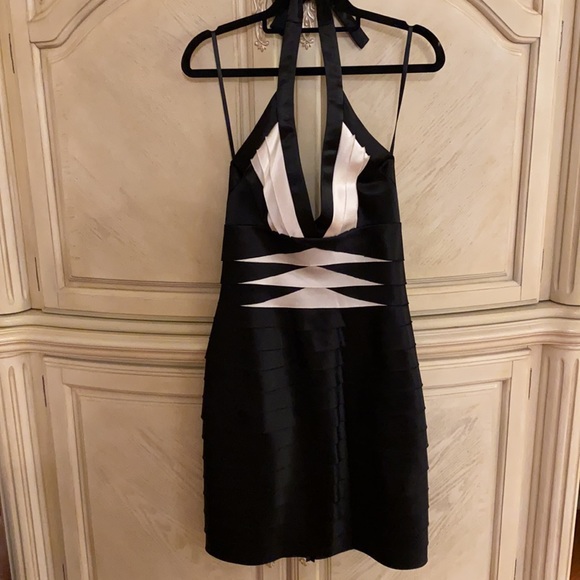 Gorgeous BCBGMAXAZRIA satin dress. Worn once. No stains no flaws. Size 2 - Picture 4 of 8